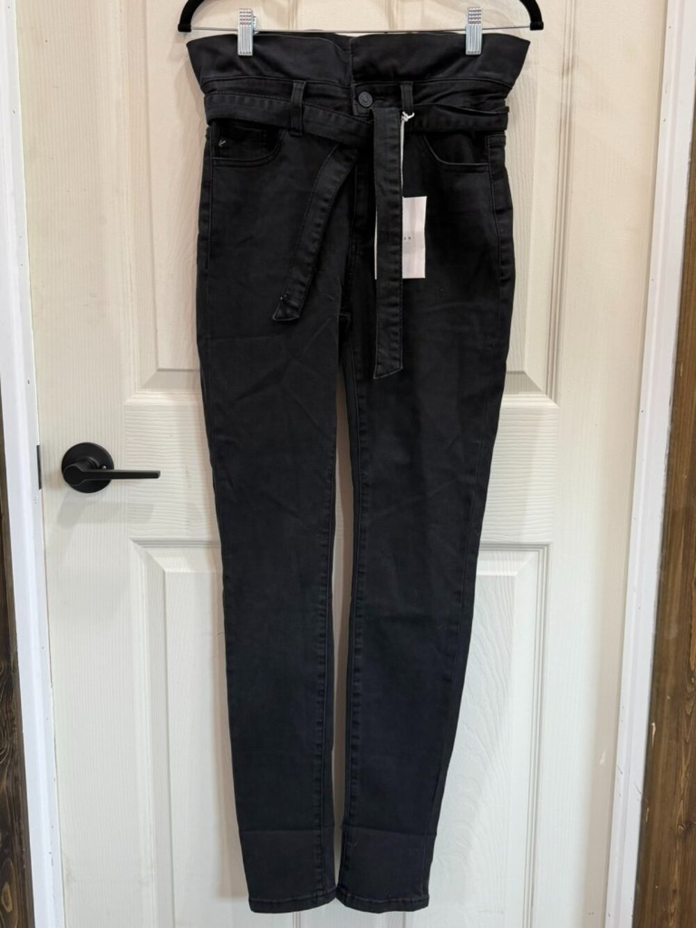 KanCan Black Ruffle‑Waist Skinny Jeans — NWT, Size 7/27